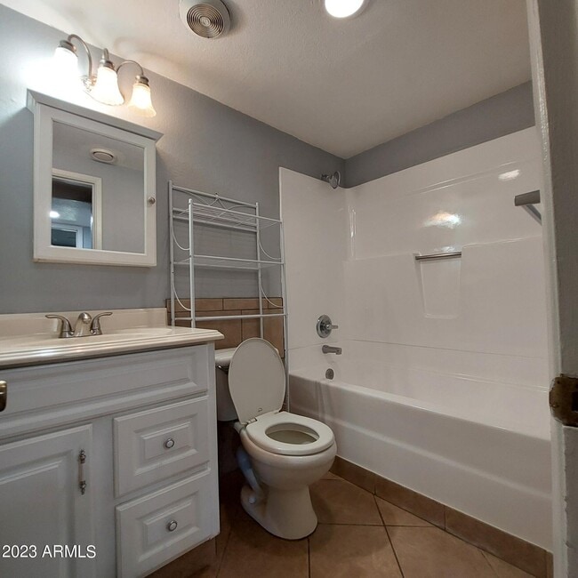 Building Photo - 1636 N 64th Dr
