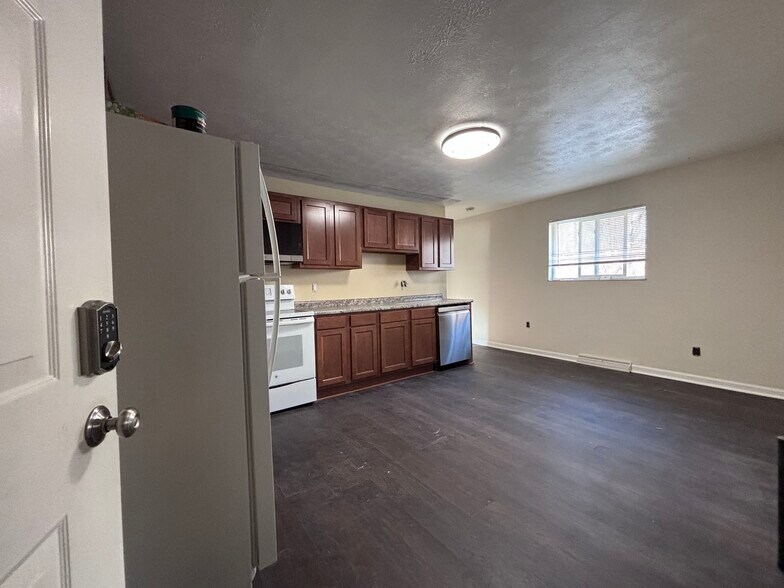 Building Photo - 102 Saint John St