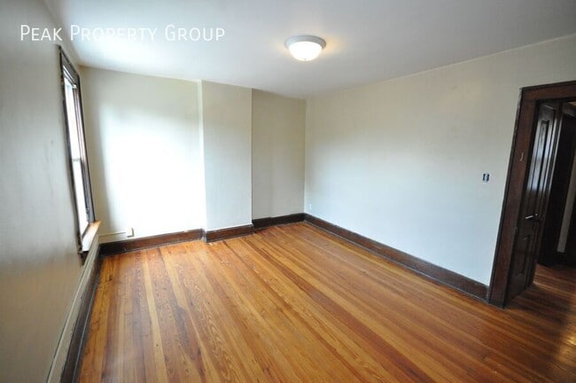 Building Photo - 404 E Northwood Ave