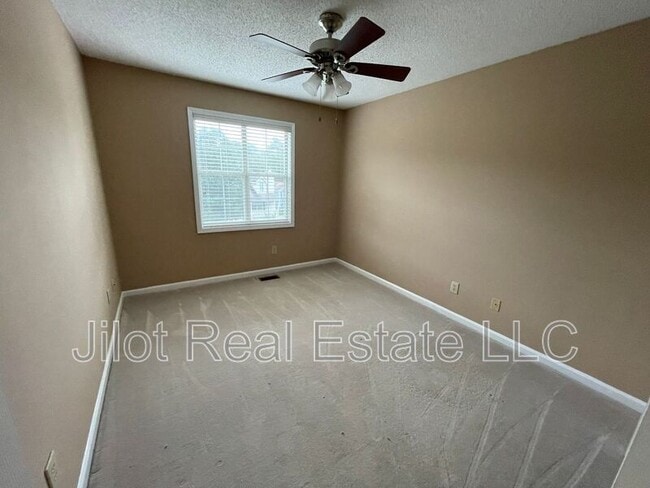 Building Photo - 1048 Hillsborough Chase NW