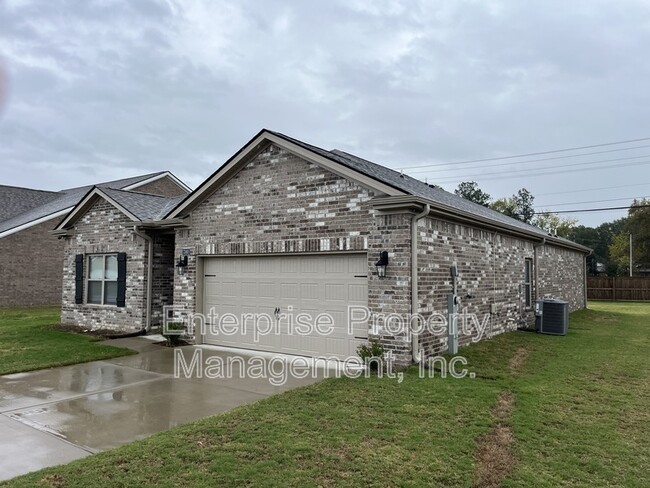 Building Photo - 7360 Barrett Oaks Dr