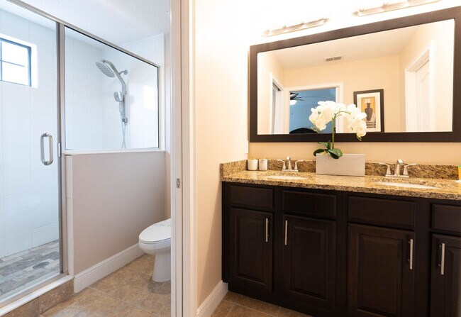 Building Photo - 8079 Brooksville Dr