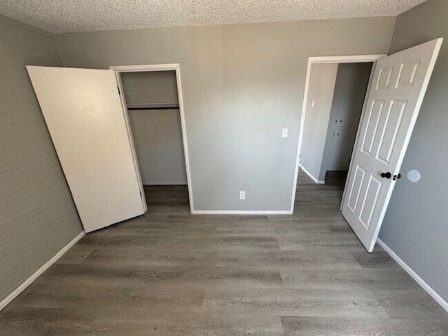 Building Photo - 2BR Remodeled and Updated, Large cement pa...