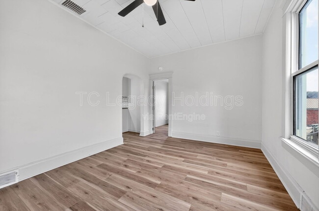 Building Photo - 1409 Hamill Ave