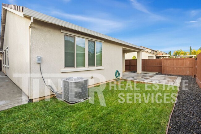 Building Photo - 3719 Edington Dr