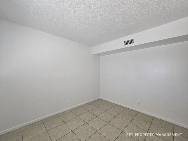 Building Photo - 1904 Rexford Dr