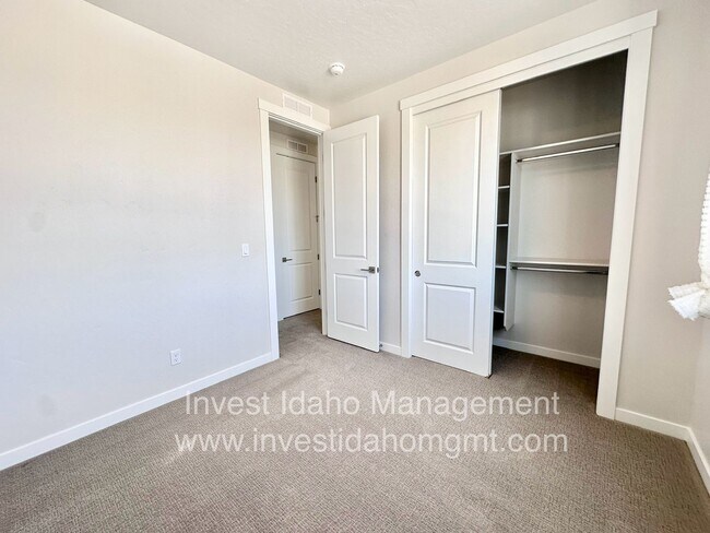 Building Photo - Luxury Gated Townhome in Star – Available Soon! No Shared walls!