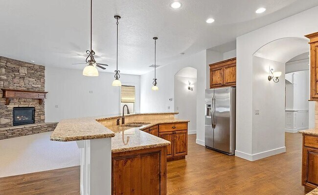 Building Photo - Gorgeous 3 bed 2 bath home in the heard of...