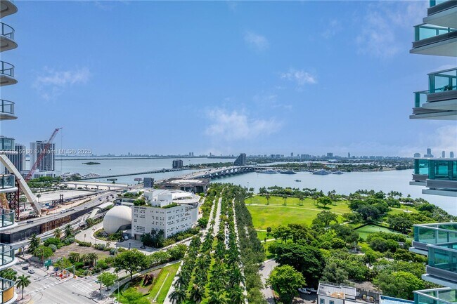 Building Photo - 900 Biscayne Blvd