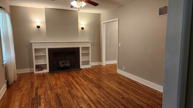 Building Photo - Four Bedroom House Available NICE