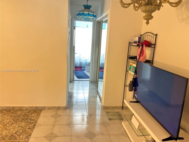 Building Photo - 141 NE 10th Ave