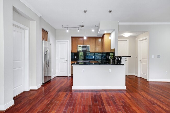 Building Photo - 7342 Oak Manor Dr