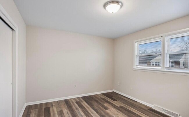 Building Photo - 9 Easlick Ave