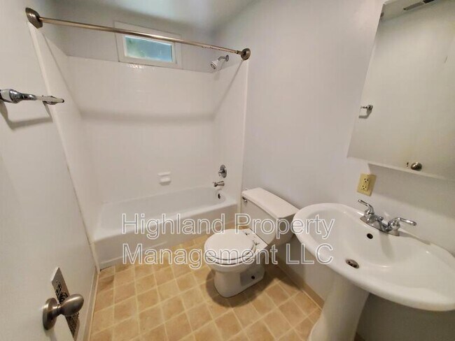 Building Photo - 1705 NE Wheatland Dr