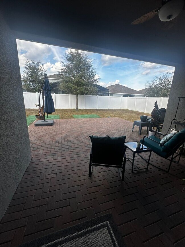 Building Photo - Welcome to this inviting 3/2 single family home located in Compass Landing