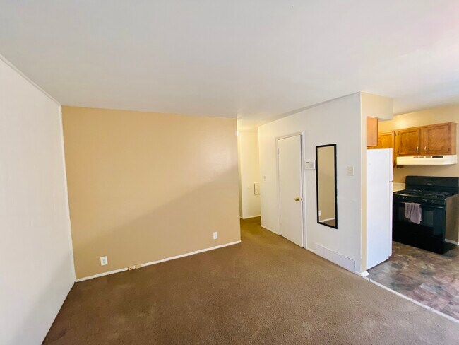 Building Photo - 2260 Stieber Ave