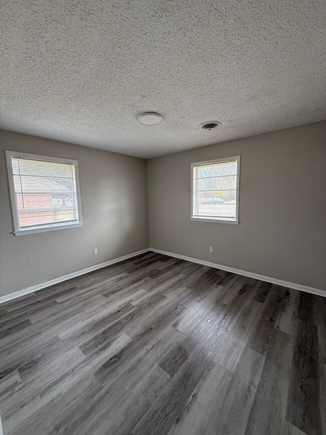 Building Photo - 451 S Thomas St