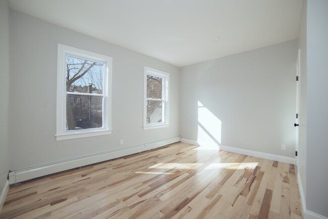 Building Photo - 10 Duffley Ct