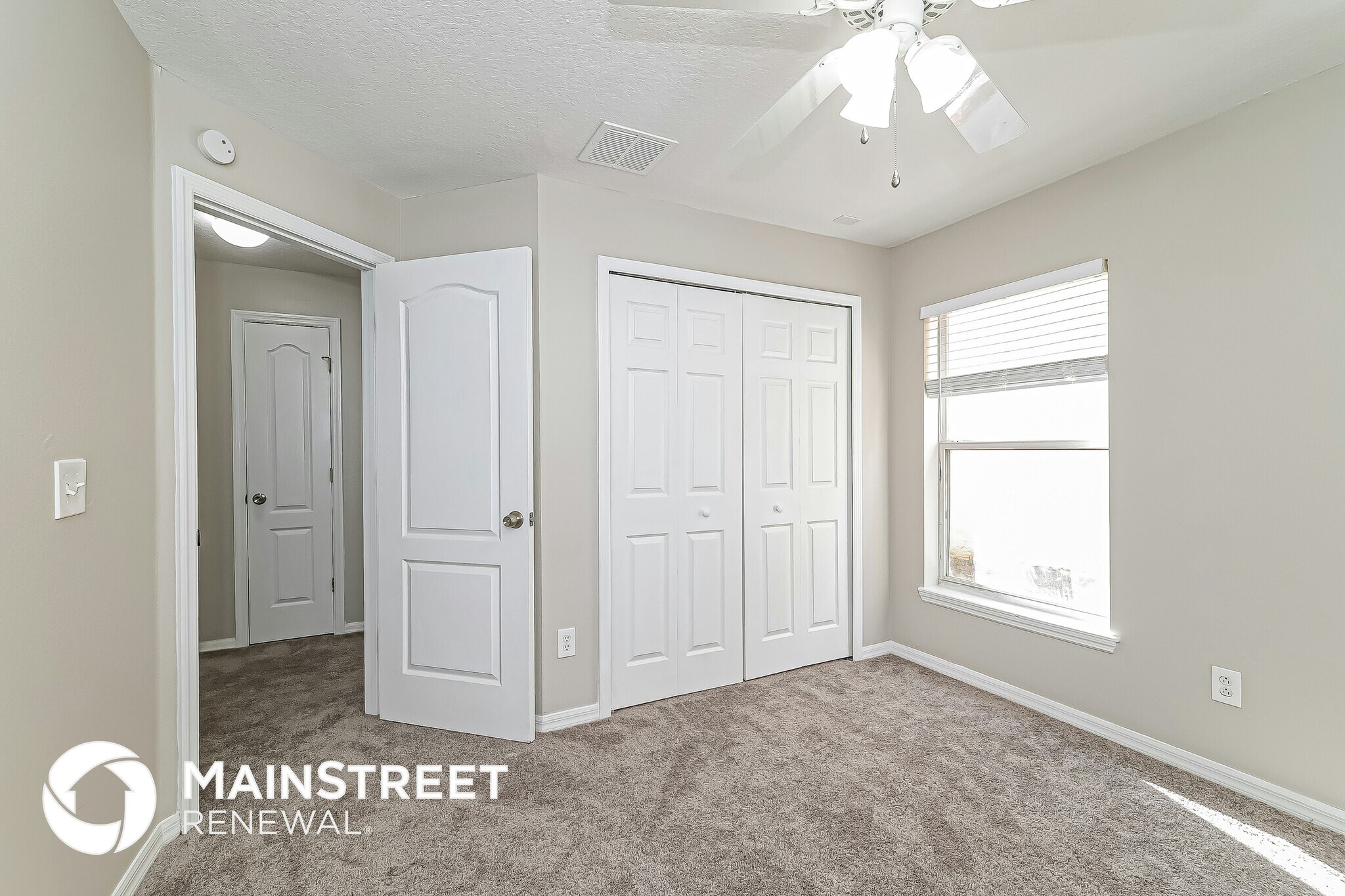 Building Photo - 1147 Royal Ridge Dr