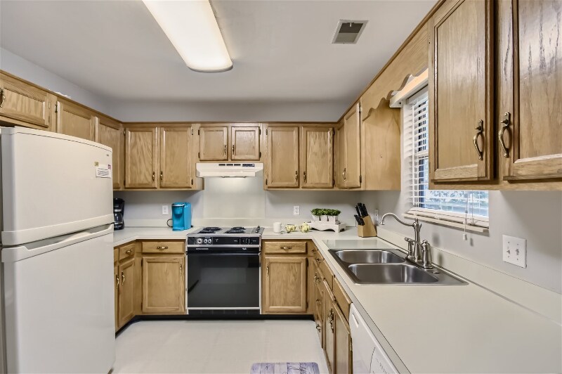 Building Photo - 117 Southampton Ct