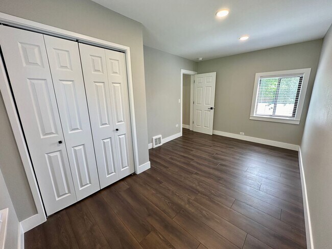 Building Photo - Come Experience the Charm of Cle Elum