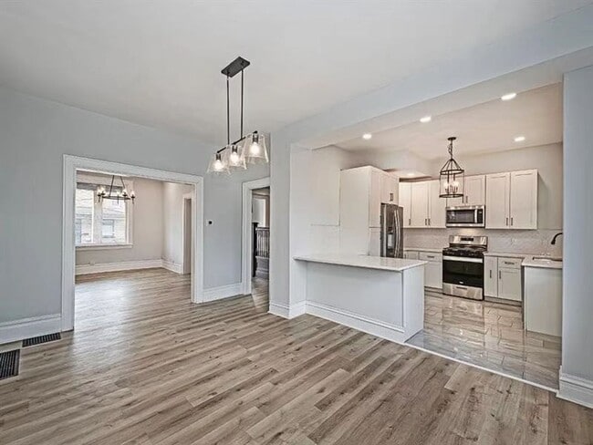 Building Photo - 5 bedroom home in the Upper Hill District