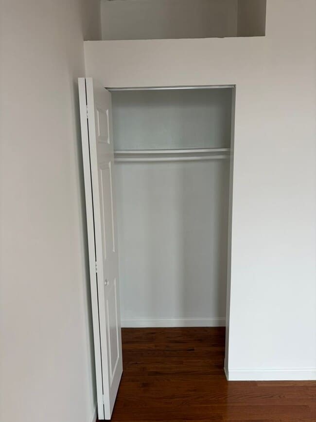 Building Photo - Dupont Circle Studio Apartment W/Roof Top & Front Desk Available Now!