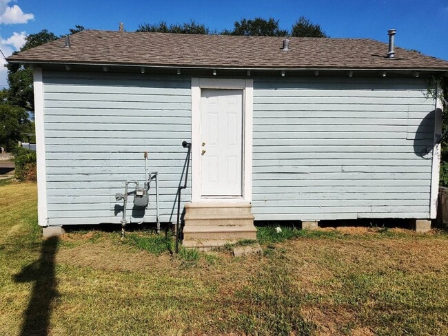 Building Photo - 975 Center St