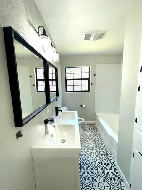 Building Photo - 2321 Glendale Dr