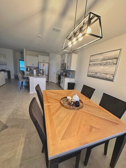 Dining - 2609 Creekside Hills Blvd