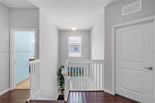 Building Photo - 151 SE 22nd Ave