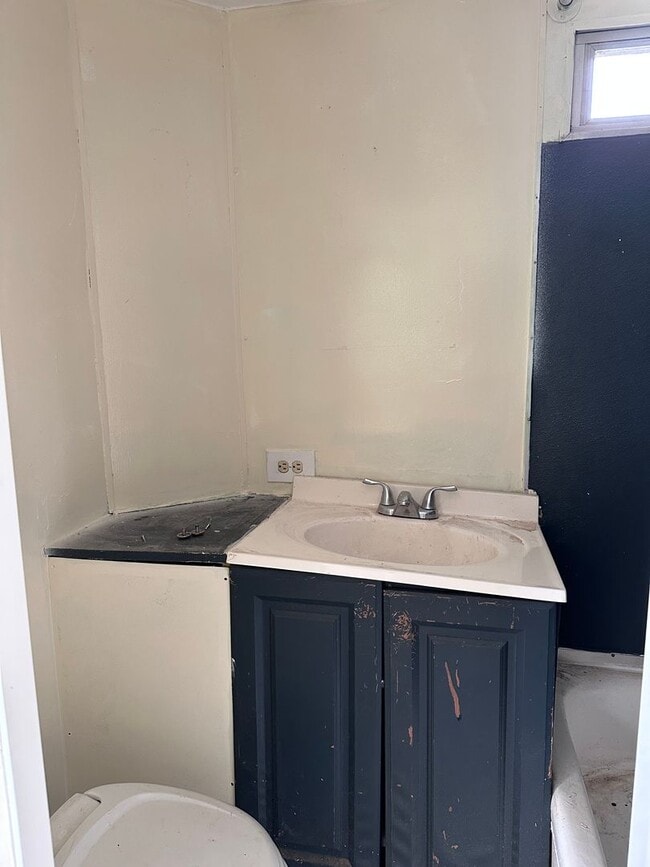 Building Photo - 1/1 Mobile Home - Rent to own - Zephyrhills, FL