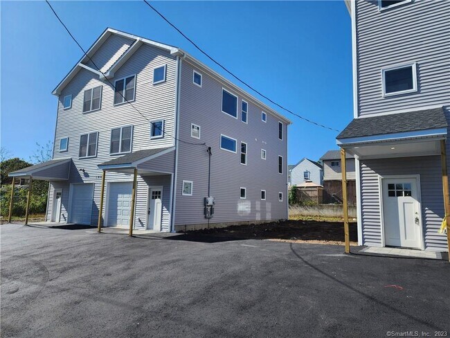 Building Photo - 126 Downing St