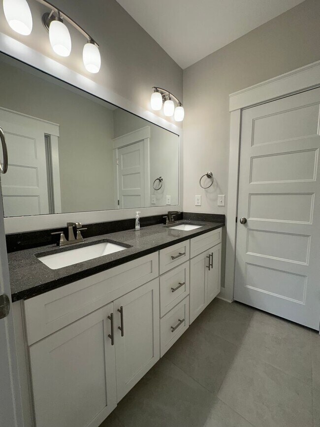 Building Photo - Gorgeous newer 2-Story, 4 bedroom Home in South Walton County