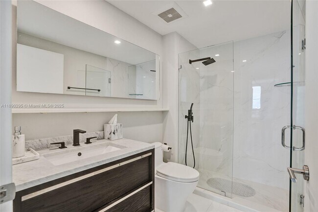 Building Photo - 17875 Collins Ave