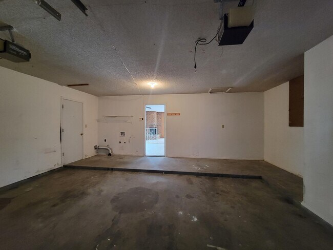 Building Photo - 7716 Iroquois Dr