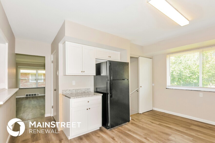 Building Photo - 1120 Spring Valley Dr