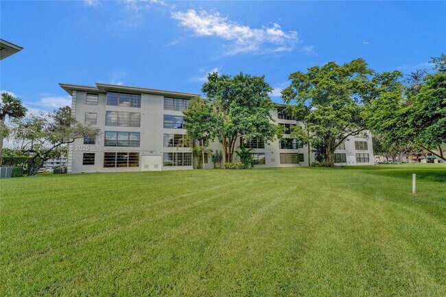Building Photo - 1502 Whitehall Dr