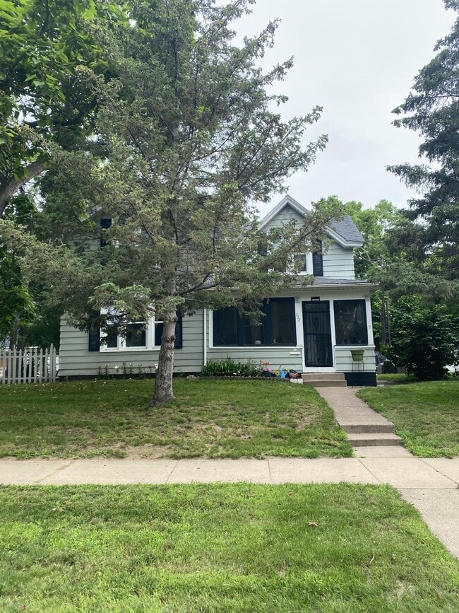 Primary Photo - 732 Niagara St