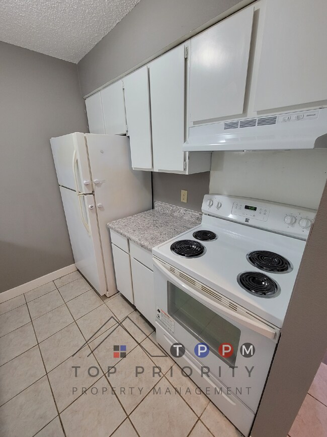 Building Photo - 2 Bedroom | 1 Bathroom Unit in Dysart Avai...