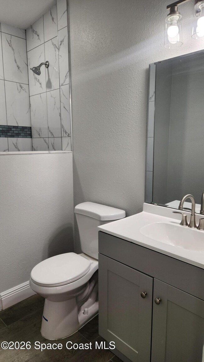 Building Photo - 102 S Christmas Hill Rd