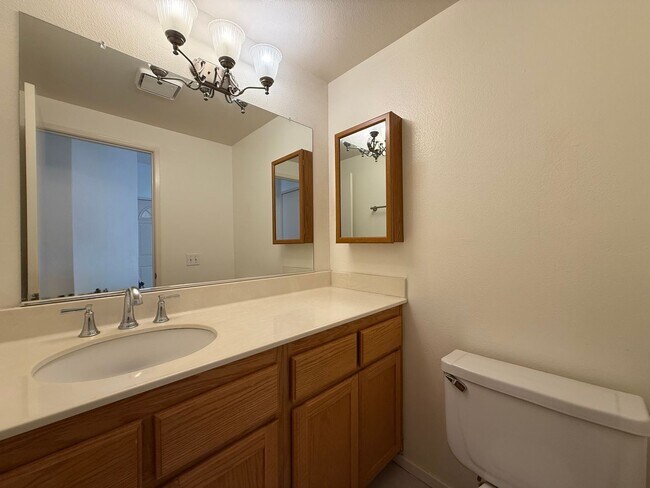 Building Photo - SD: Spacious 2BD/2.5BA Townhome in Sabre Springs with Private Backyard, 2-Car Garage & In-Unit La...