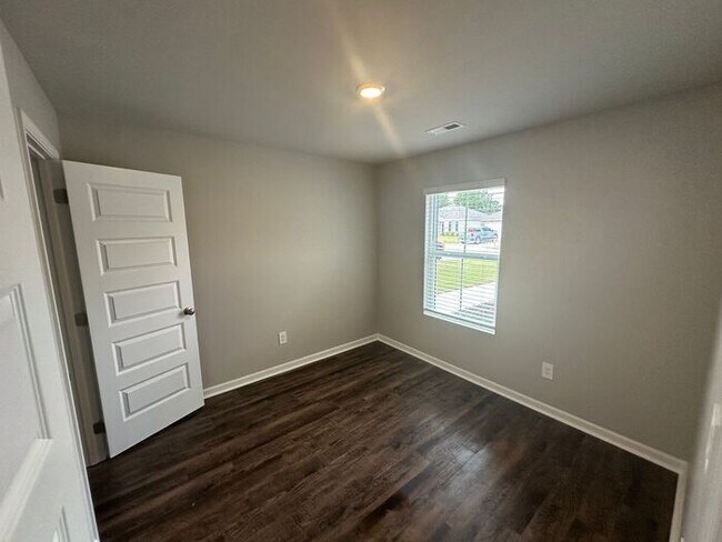 Building Photo - Welcome Home to Cullman! | Stunning 4-Bed, 2-Bath Home with Landscaped Yard