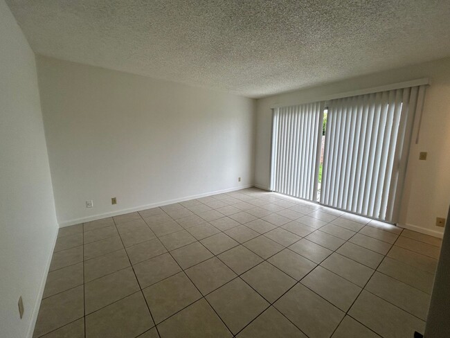 Building Photo - Lovely 3-Bedroom, 2-Bath Home with Spacious Backyard