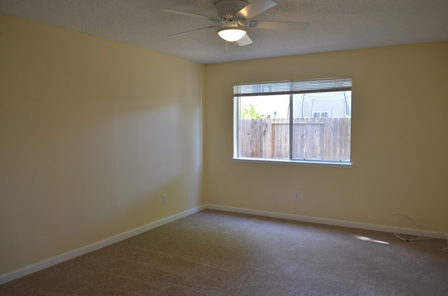 Building Photo - 759 Valley Green Dr