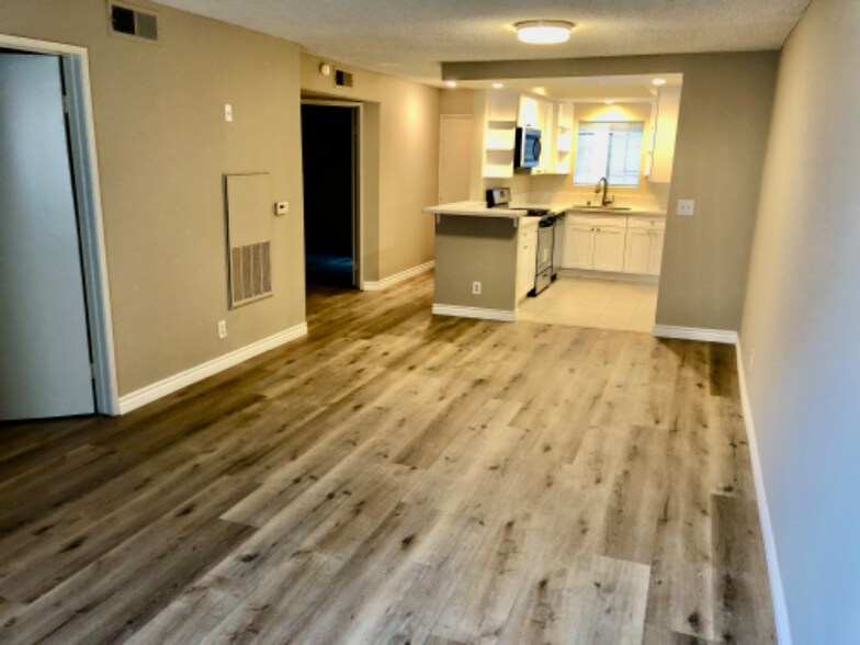 Building Photo - 5259 Cartwright Ave