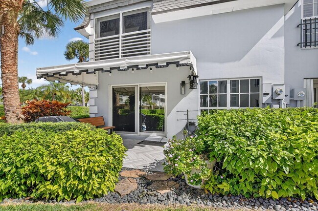 Building Photo - 1194 Hillsboro Mile