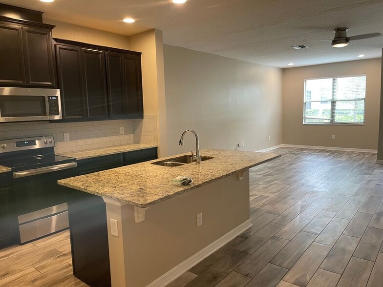 Building Photo - 12072 White Wave Point