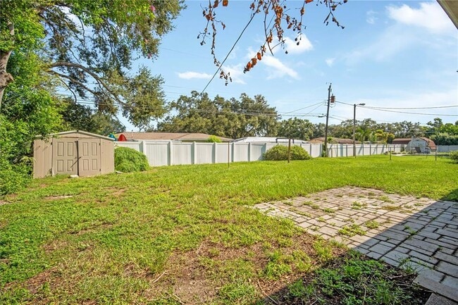 Building Photo - 1618 Hardwood Dr