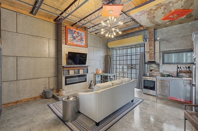 Building Photo - 2204 Austin Ave